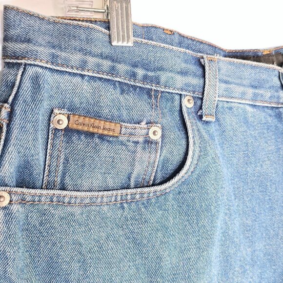 Calvin Klein Mom High Rise Cuffed Jean Shorts - Picture 7 of 7